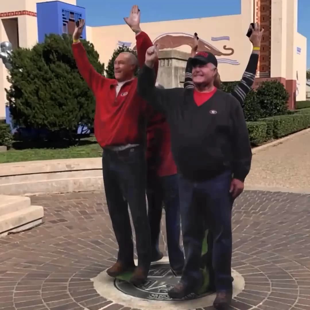 AR Capture 06: cheering captured guests placed outside in augmented reality